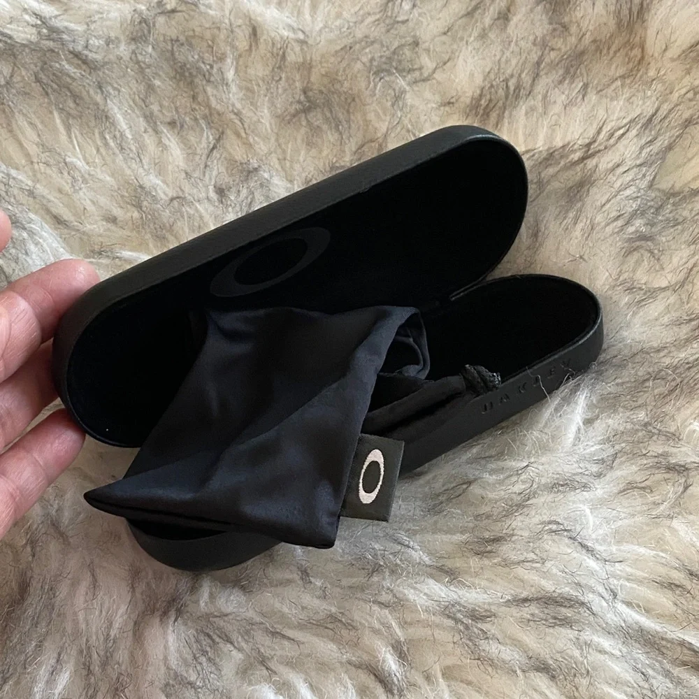 Oakley Black leather hard shell Sunglasses Case with Soft Pouch